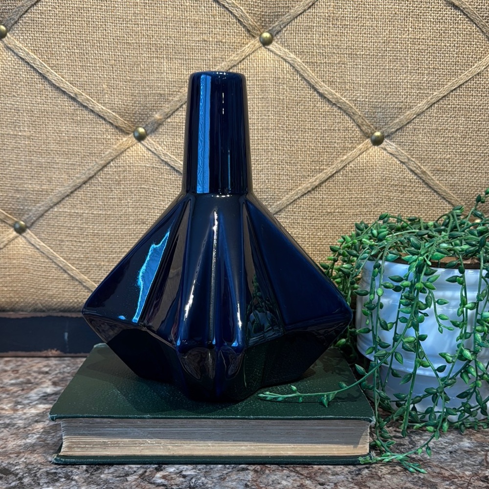 Jaru Pottery vase